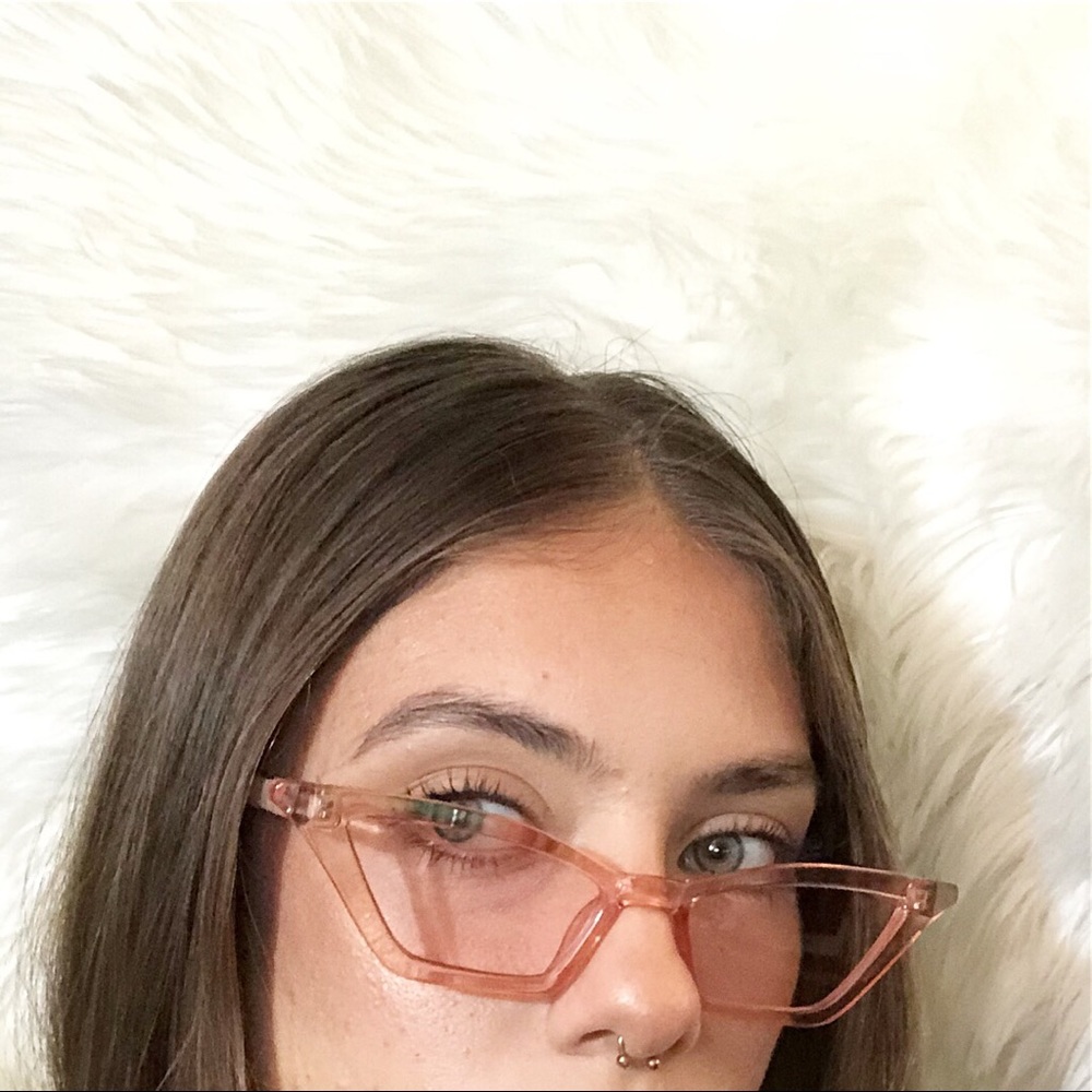 5/$25♥️ Cat eye pink/nude Clear Lucite glasses - Picture 4 of 8